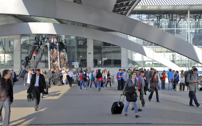 Parvis Charles de Gaulle entre Euralille et la Gare Lille Europe