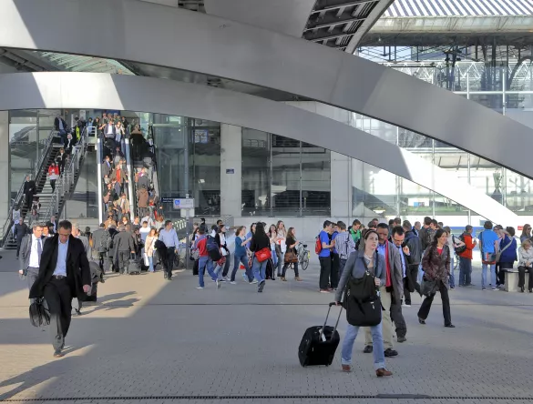 Parvis Charles de Gaulle entre Euralille et la Gare Lille Europe
